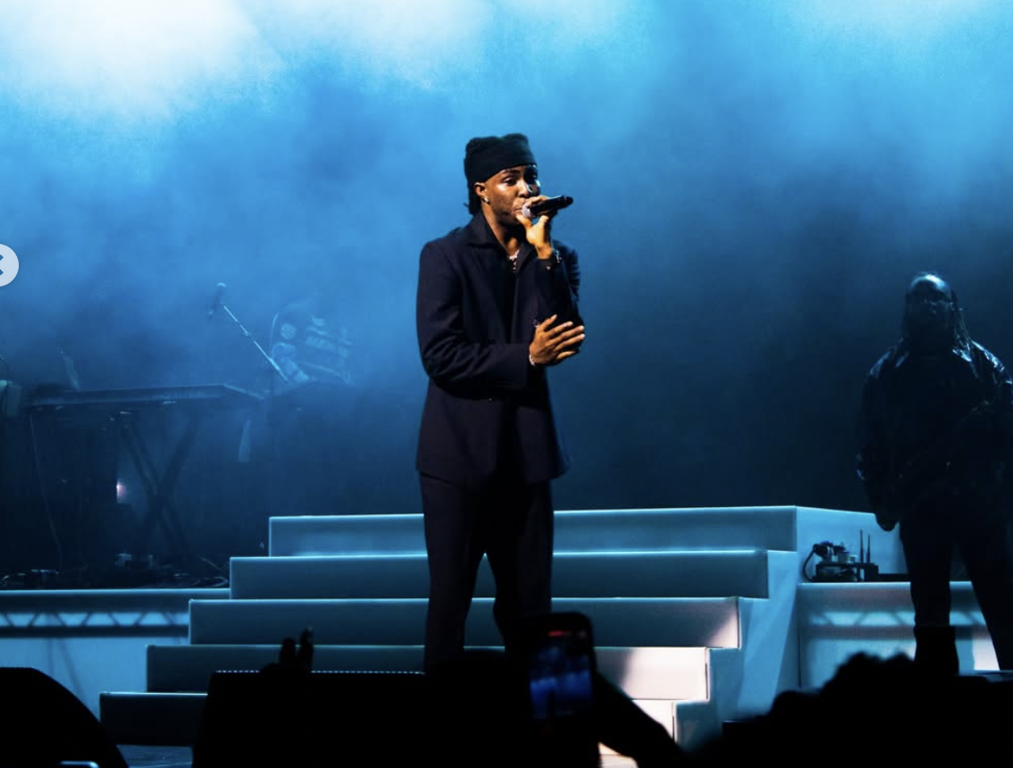 FOLA sells out his debut UK headline show at London’s O2 Indigo, joined on stage by Bella Shmurda, BNXN, Shoday and Gabzy.